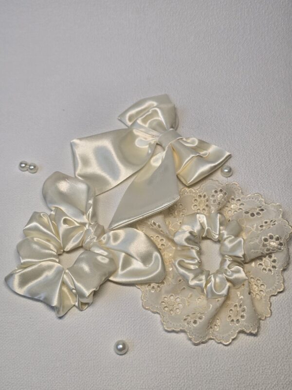 Ivory Satin & Lace Hair Set