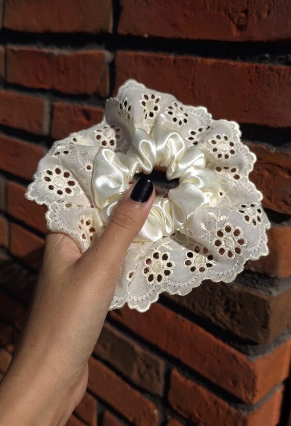 Lace-Scrunchy, Vintage style