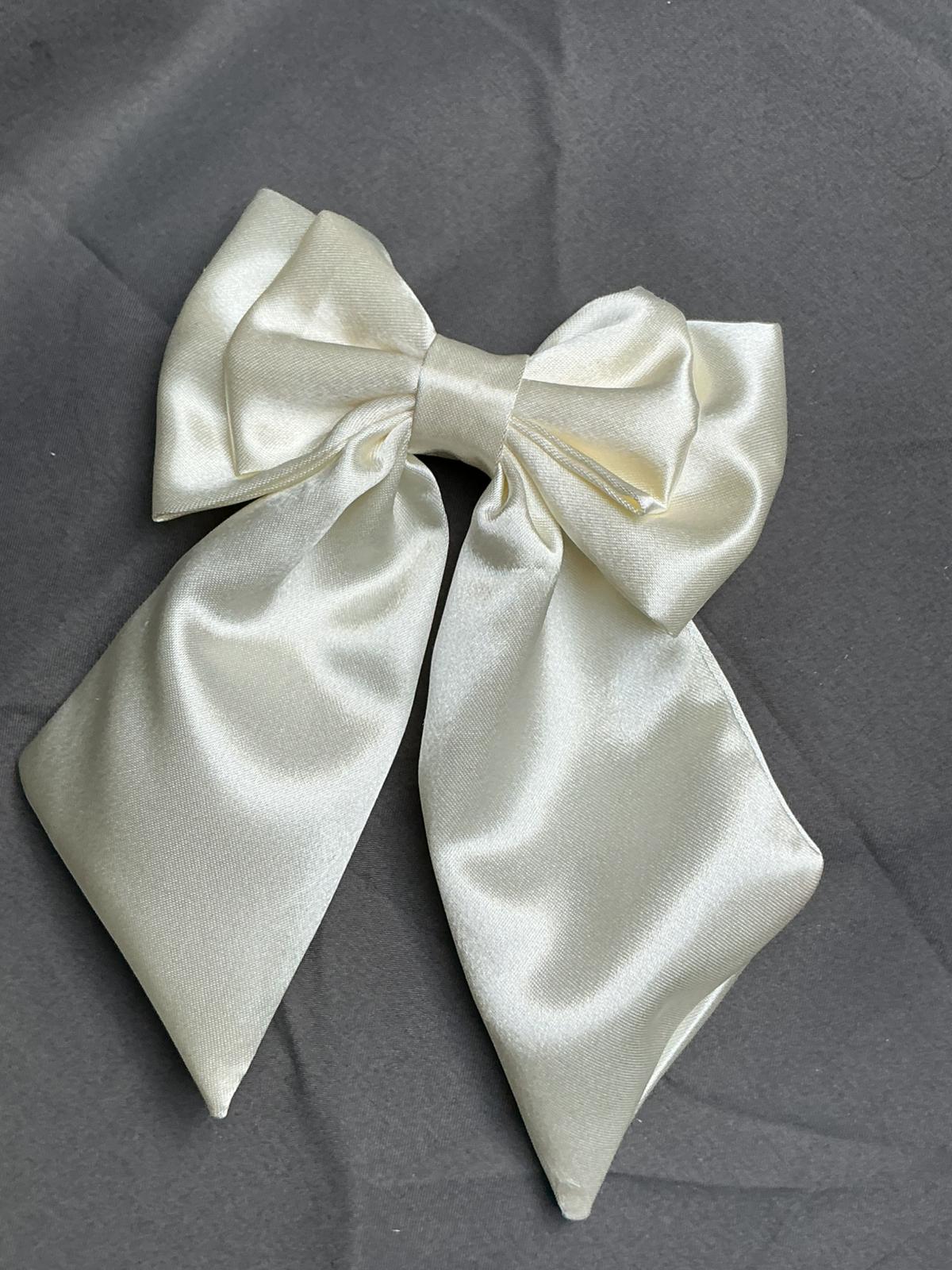 Creamy white Stain bow clip