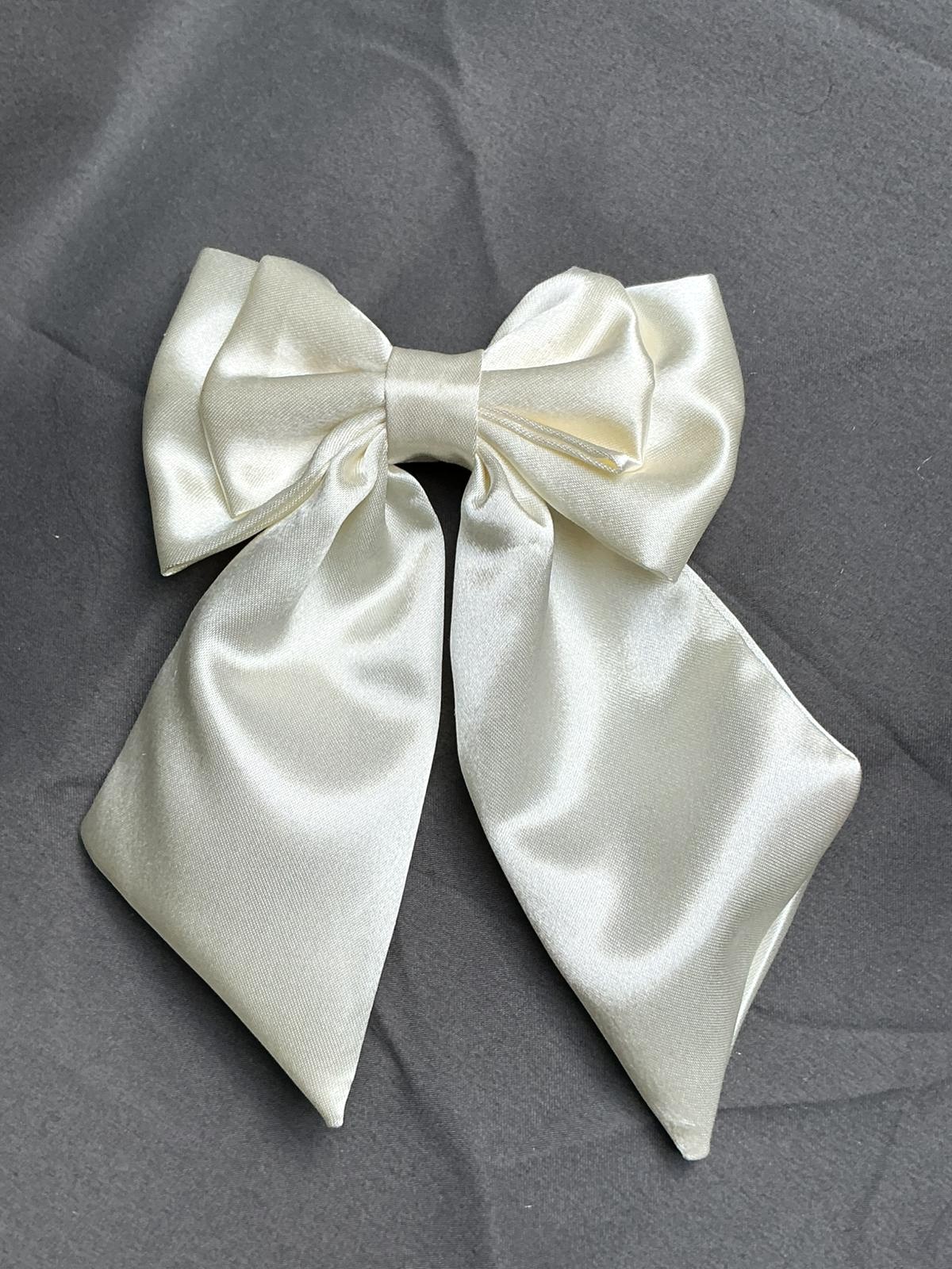 Creamy white Stain bow clip - Image 3