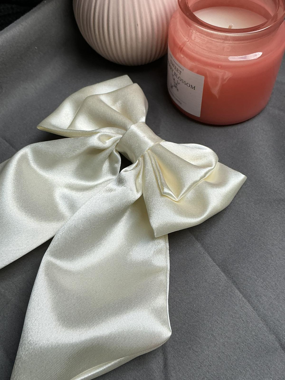 Creamy white Stain bow clip - Image 4